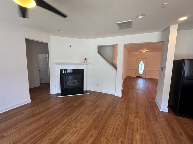 Building Photo - 6622 Latherton Ln