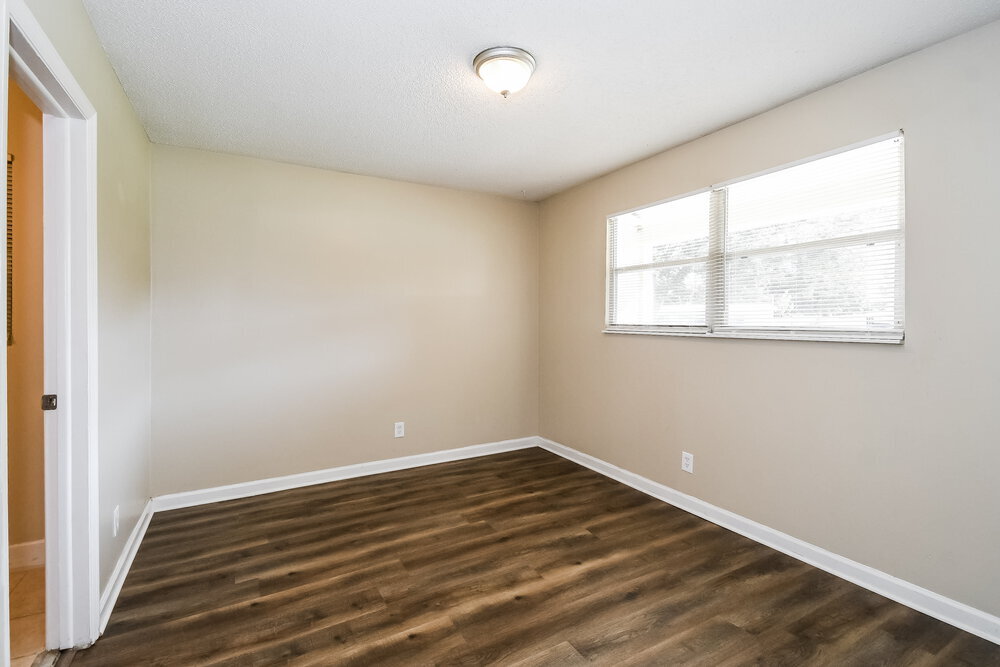 Building Photo - 1658 Louvre Dr