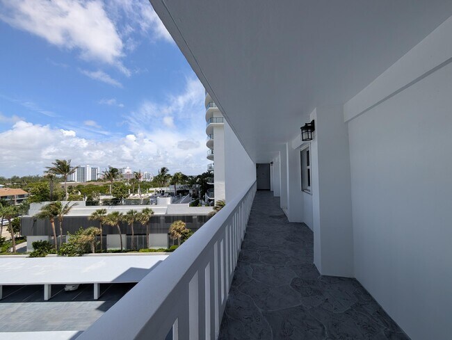 Building Photo - 1012 N Ocean Blvd