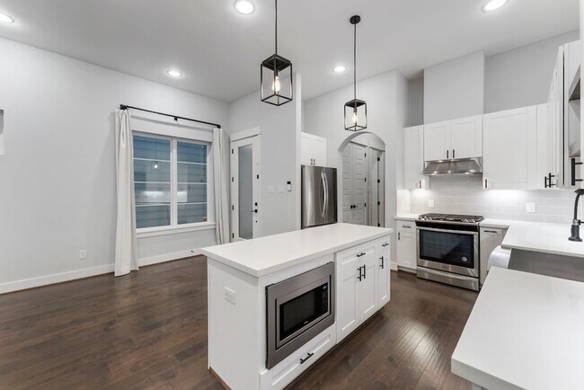 Building Photo - 113 Coronado St