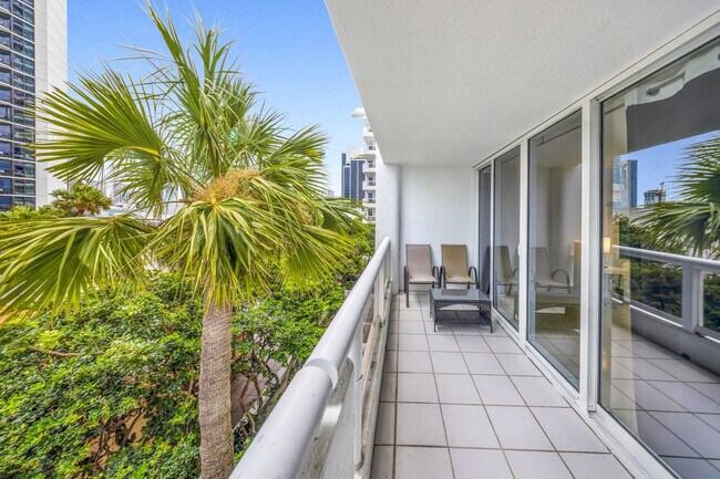 Building Photo - 1717 N Bayshore Dr