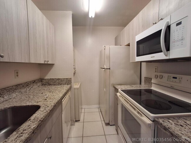 Building Photo - 11506 Royal Palm Blvd