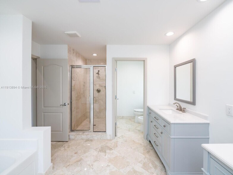 Building Photo - 20729 NE 32nd Ave