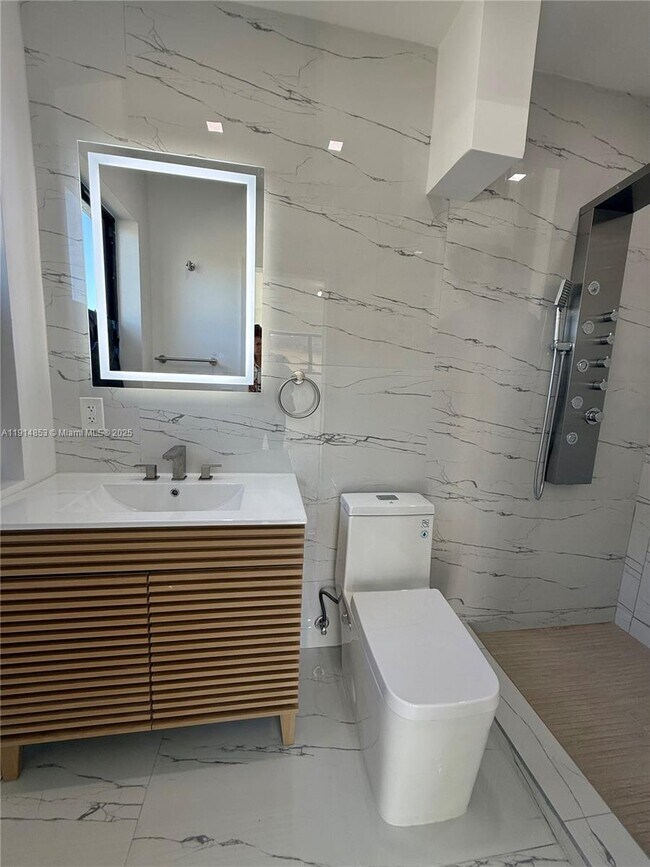 Building Photo - 12615 N Miami Ave