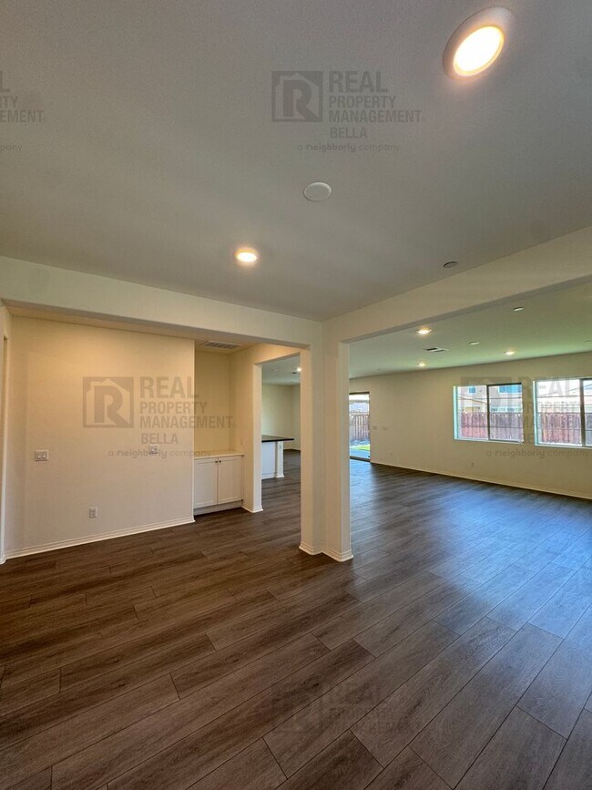 Building Photo - Cul-De-Sac Home in Heritage Lake Featuring Downstairs Bedroom & Bath + Loft