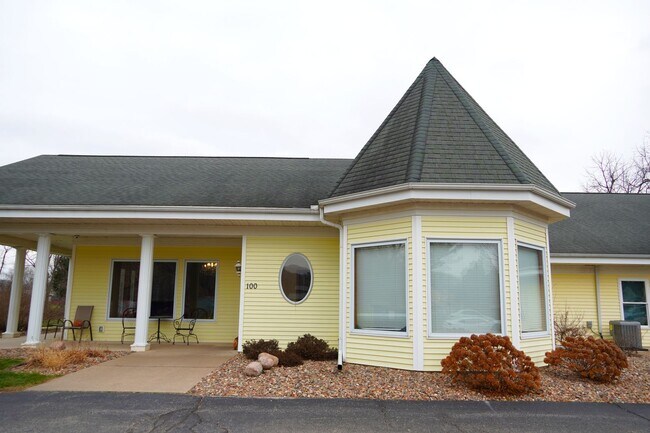 Building Photo - 1 Bedroom, 1 Bath Apartment- All utilities included