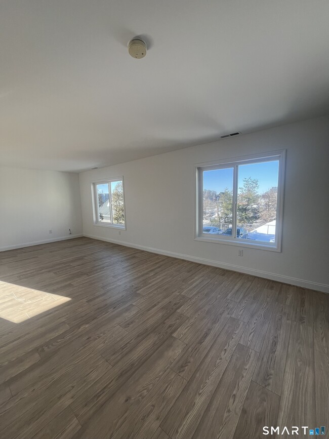 Building Photo - 31 Stuart Ave