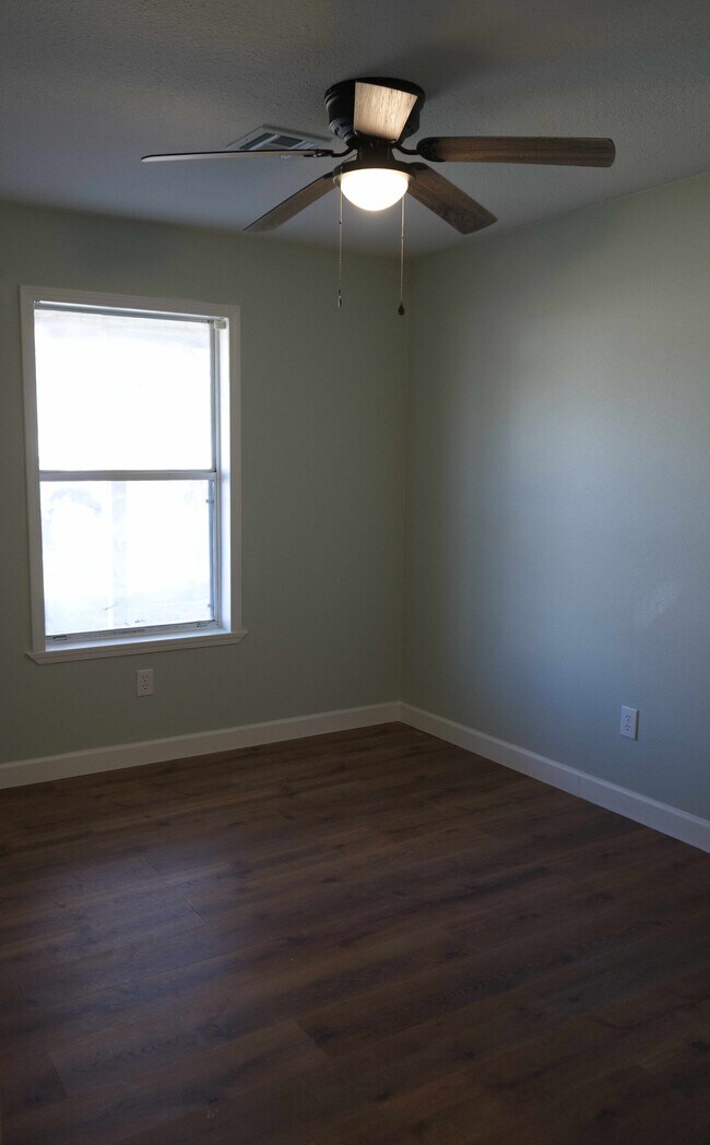 Building Photo - 1690 Henegar Dr