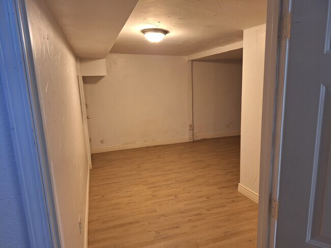 Building Photo - 2437 N Curtis Rd