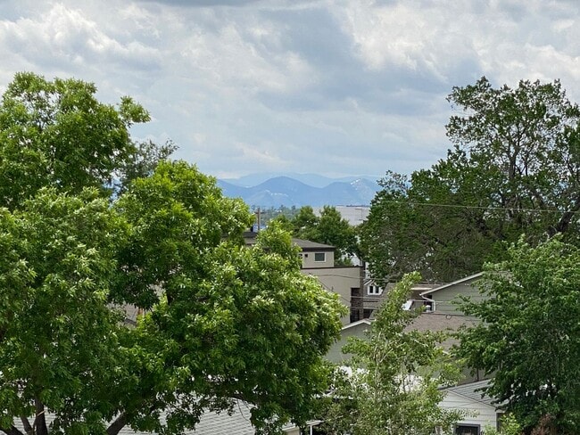 Building Photo - Modern 2 Bed | 3.5 Bath Townhome with Bonu...