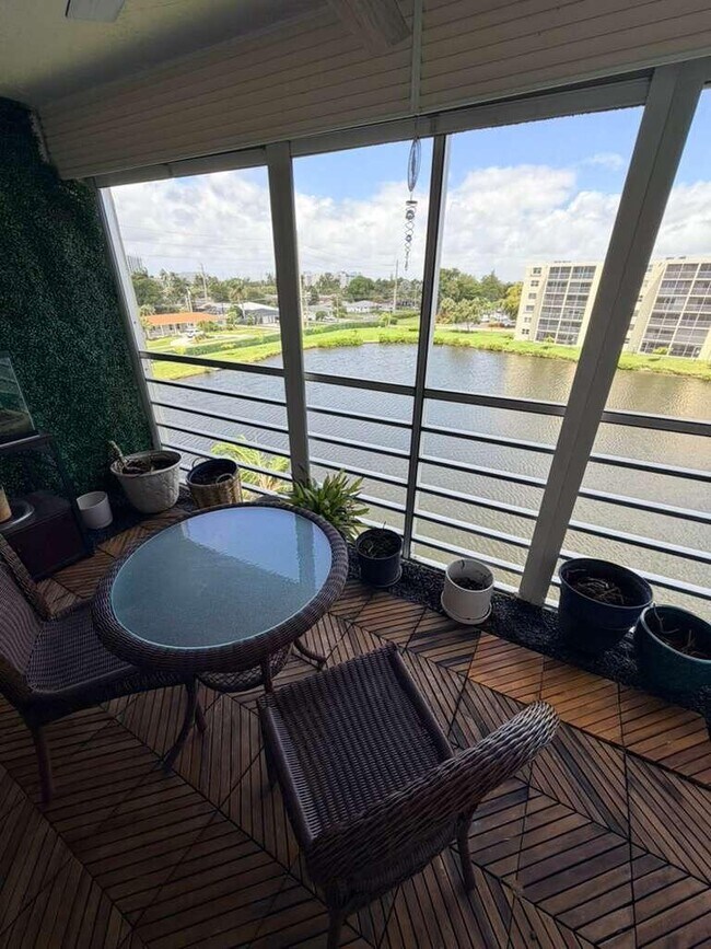 Building Photo - 301 SE 3rd St