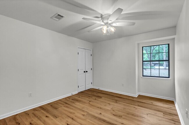 Building Photo - Beautifully Renovated 3 bed/2.5 bath in Ri...
