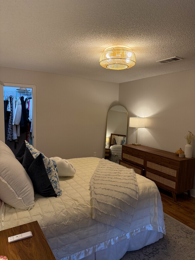 Building Photo - 5001 Grande Dr