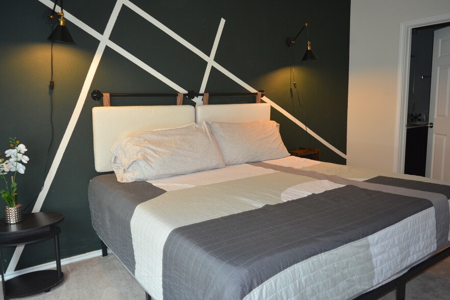 Building Photo - 1723 Cormorant Cres