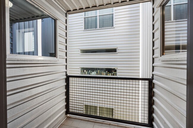 Building Photo - 349 Sydnor St
