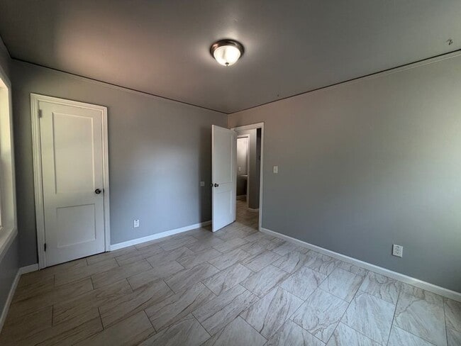 Building Photo - 2157 Nelms Dr SW
