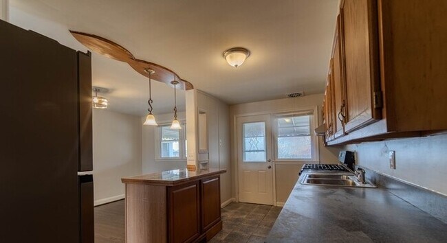 Building Photo - 3 Bedroom Home 21206