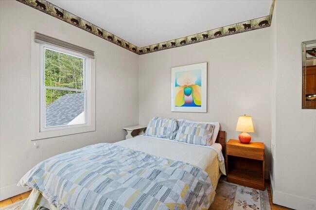 Building Photo - 627 W Rd