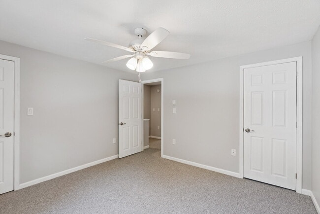 Building Photo - Beautiful 2Bed/1Bath condo in desirable co...