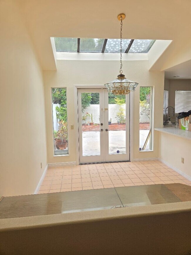 Building Photo - Spacious La Jolla Home in Gated Community