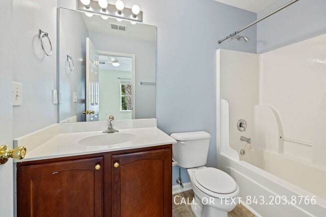 Building Photo - 1005 Summerhaven Pl