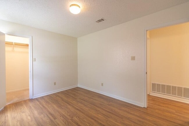 Building Photo - 2411 Raintree Path