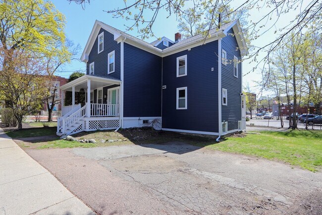 Building Photo - 8 Webster St