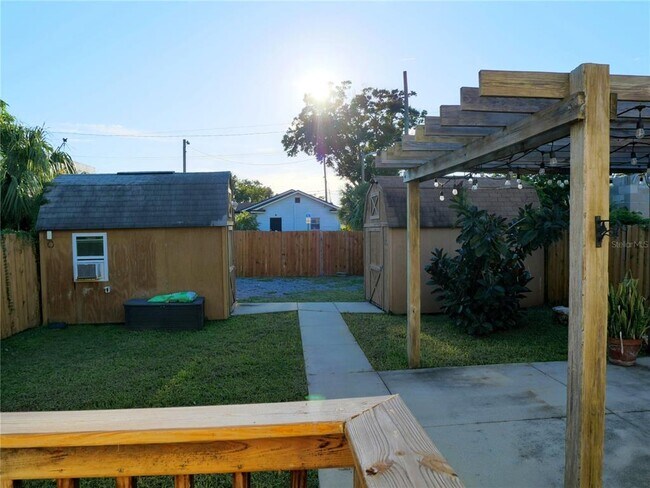 Building Photo - 2916 N Woodrow Ave