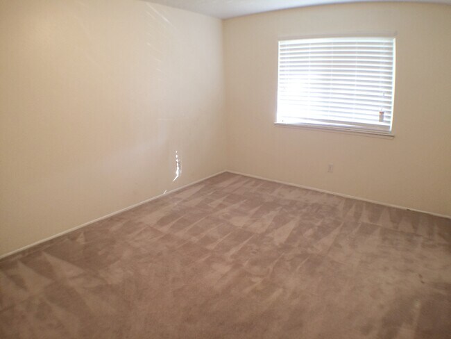 Building Photo - Quaint Home in Peaceful Carrollton Neighborhood!