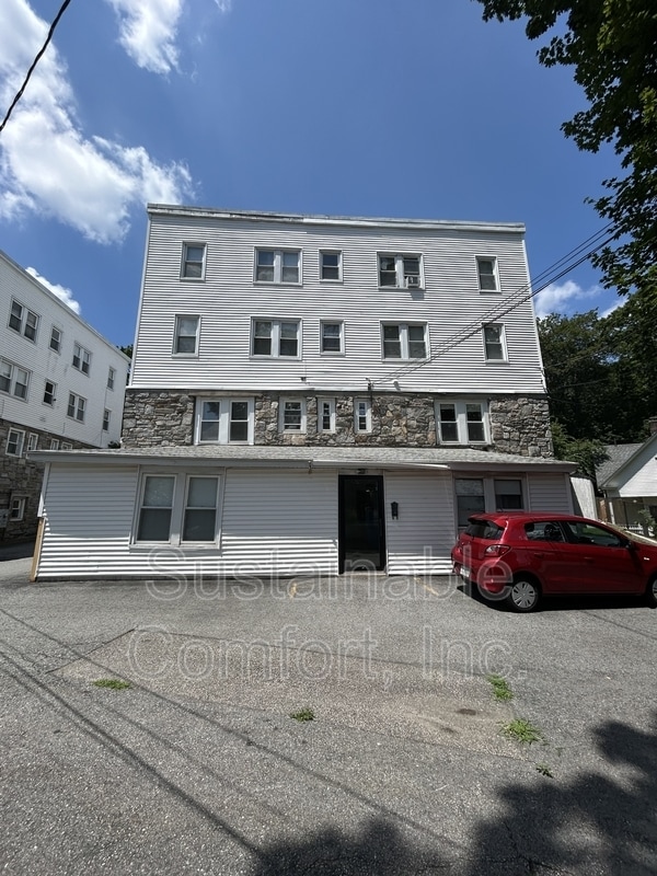 Building Photo - 2 Ureco Terrace