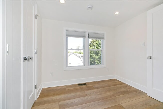 Building Photo - 25903 Pembroke Ave