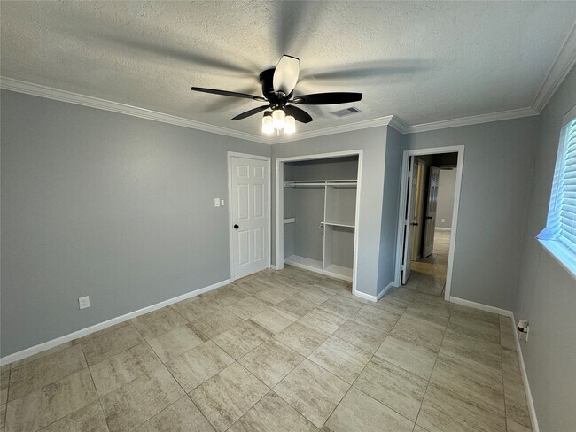Building Photo - 7910 Sands Point Dr