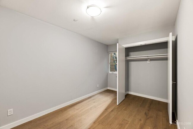 Building Photo - 622 Haight St