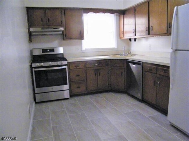 Building Photo - 65 Wolf Pl