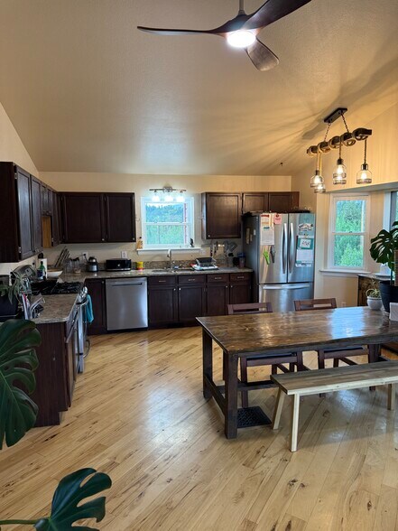 Building Photo - 340 Quartz Cir
