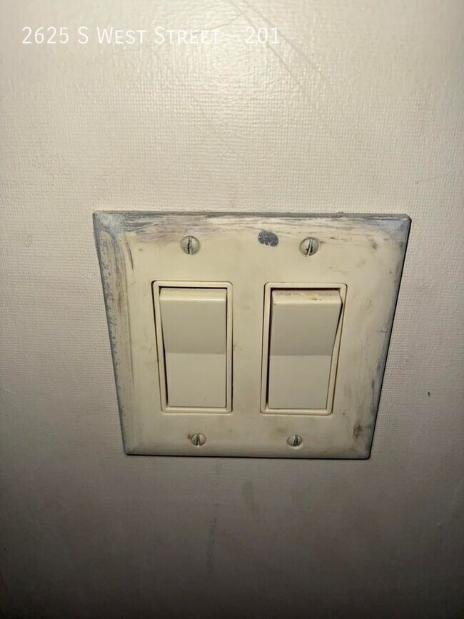 Building Photo - 2625 S West St