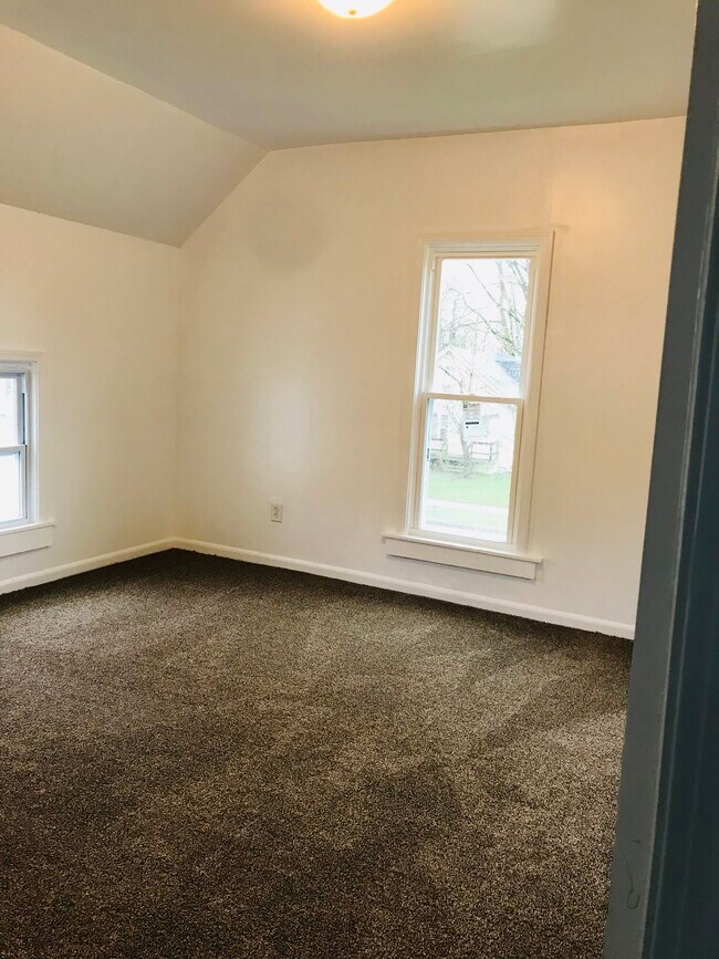 Building Photo - 616 W Wolf Ave