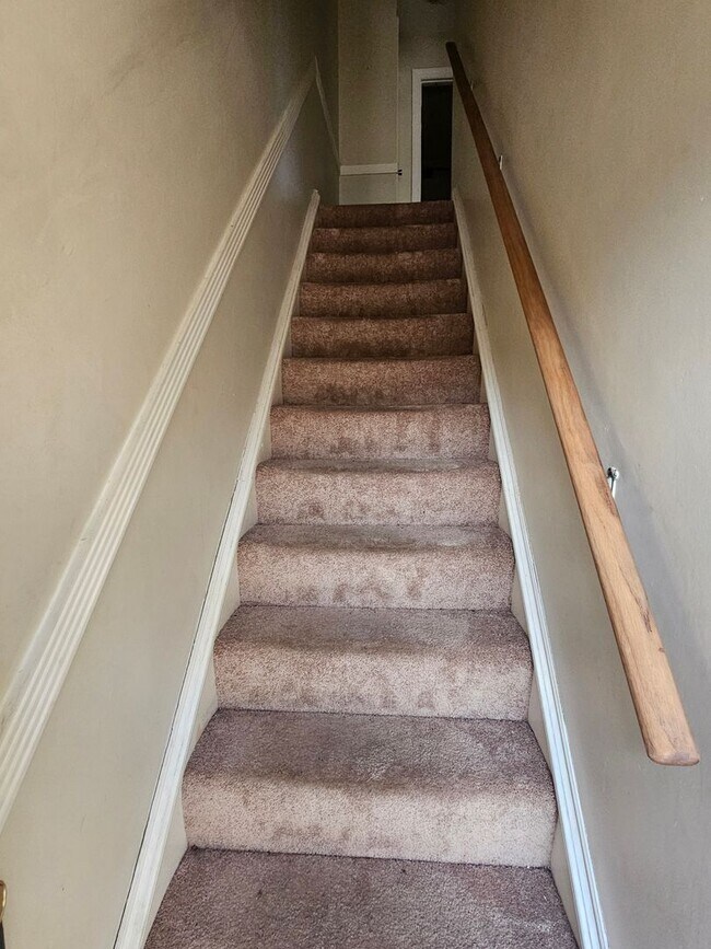 Building Photo - Updated 2BR Townhome Near S Beltline — Convenient Columbia Living