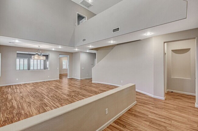 Building Photo - 10588 Isola Bella St