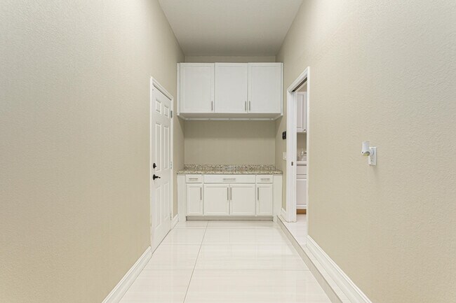 Building Photo - 3352 Siena Cir