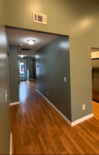 Building Photo - 1208 Apex Ln