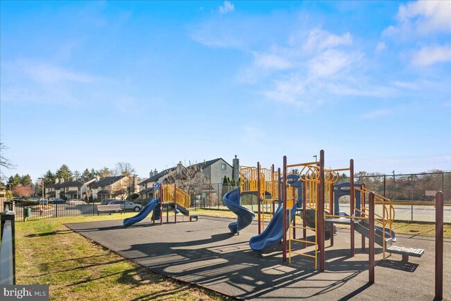 Building Photo - 60 Hampshire Dr