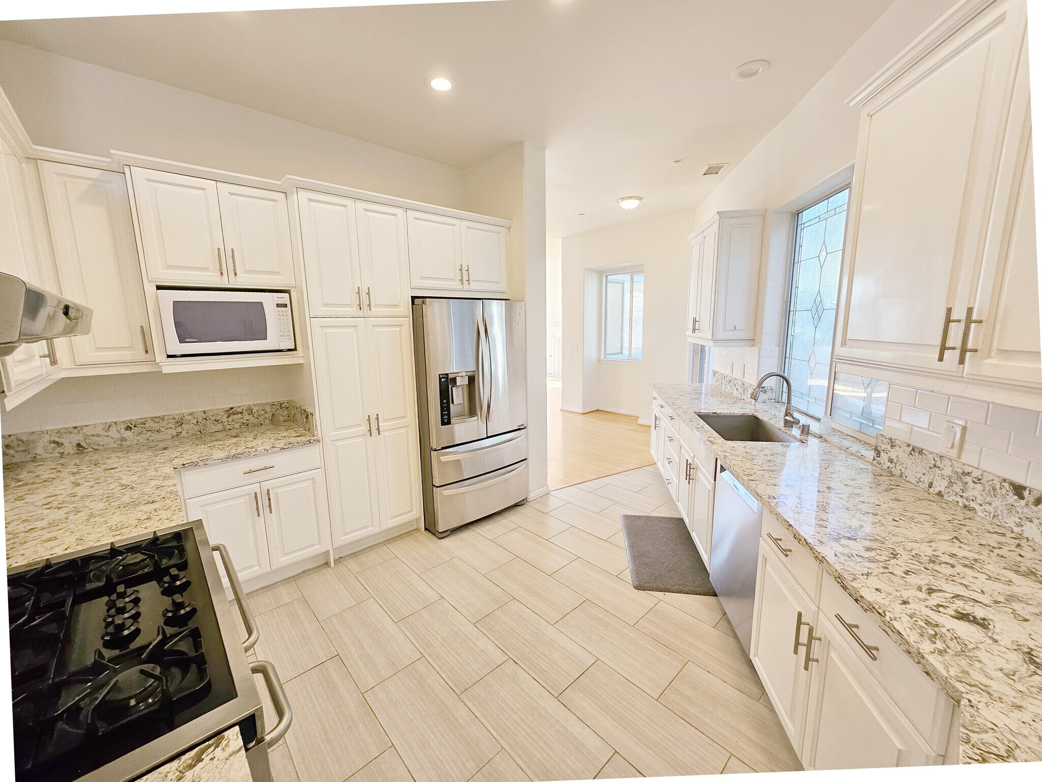 Building Photo - 3780 Lenawee Ave