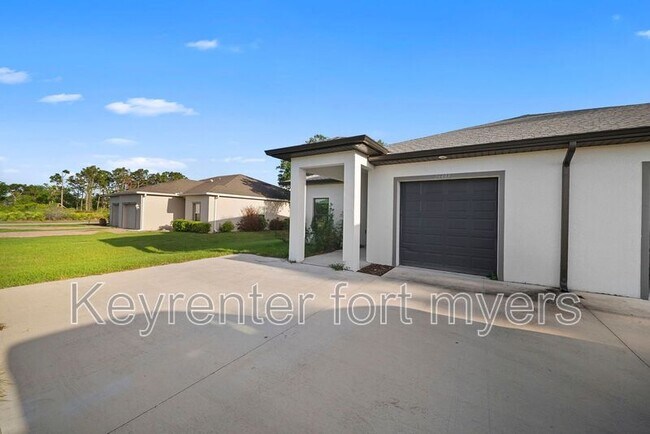 Building Photo - 26483 Sandhill Blvd