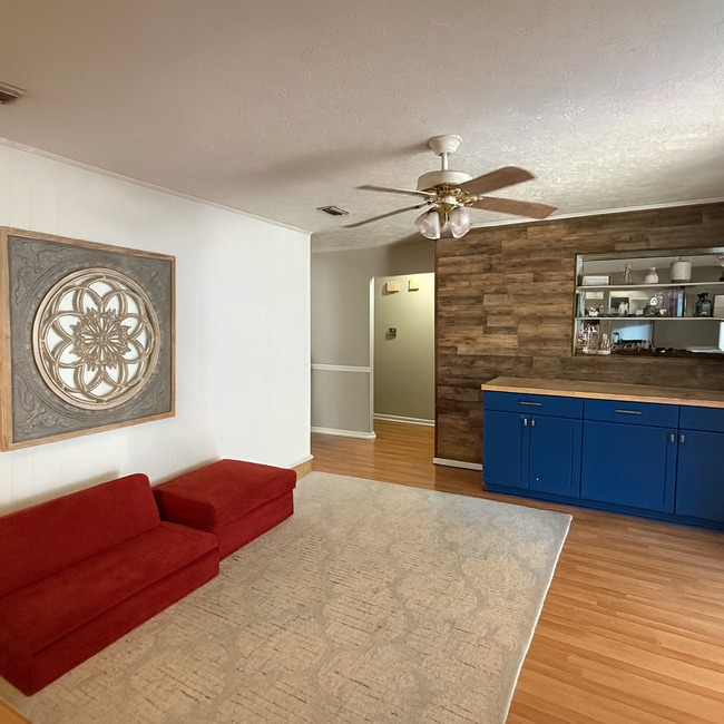 Building Photo - Charming Orange Park Home in a Prime Location