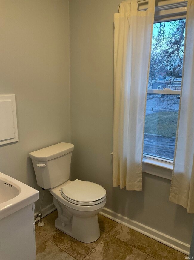 Building Photo - 1405 N Anthony Blvd