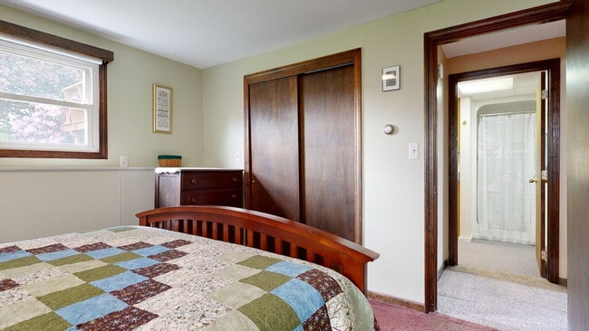 Building Photo - 3 bed, 2 bath house with solar panels! No ...