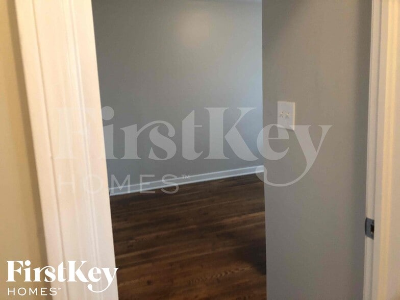 Building Photo - 901 Elizabeth Dr