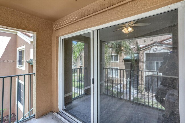 Building Photo - 4820 N State Rd 7