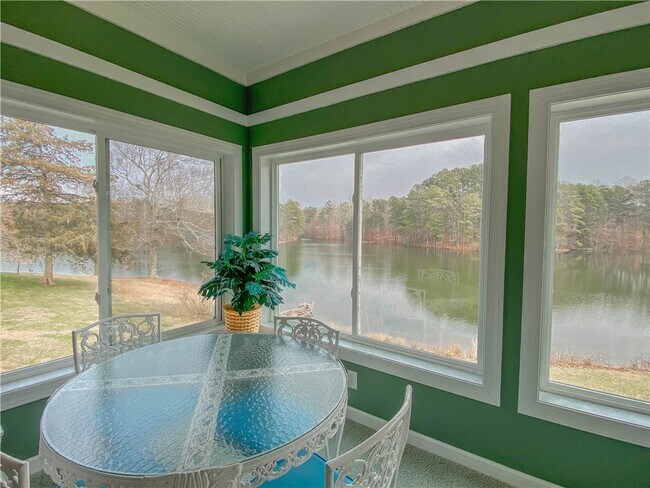 Building Photo - 255 Starritt Ln